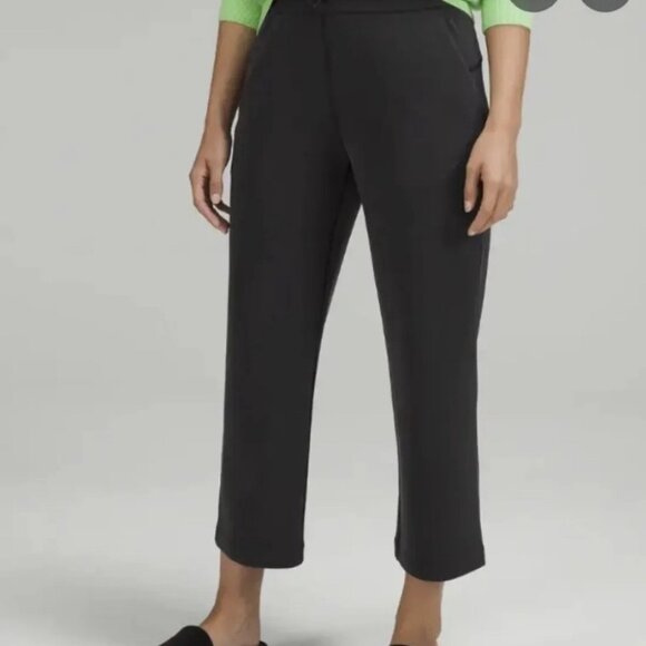 NWT Lululemon Softstreme High-Rise Straight Leg Crop Black Size 4 - Picture 1 of 5
